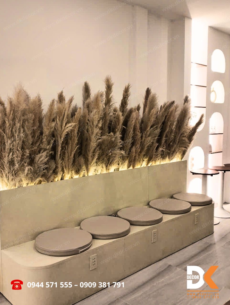 khu vực dành cho khách quán yuna coffee