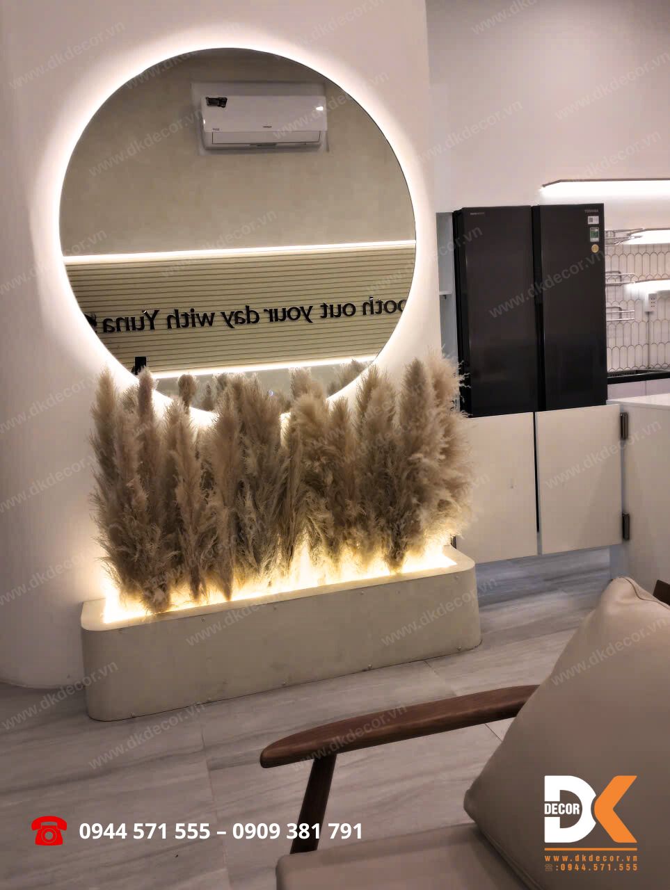 khu vực soi gương của yuna coffee