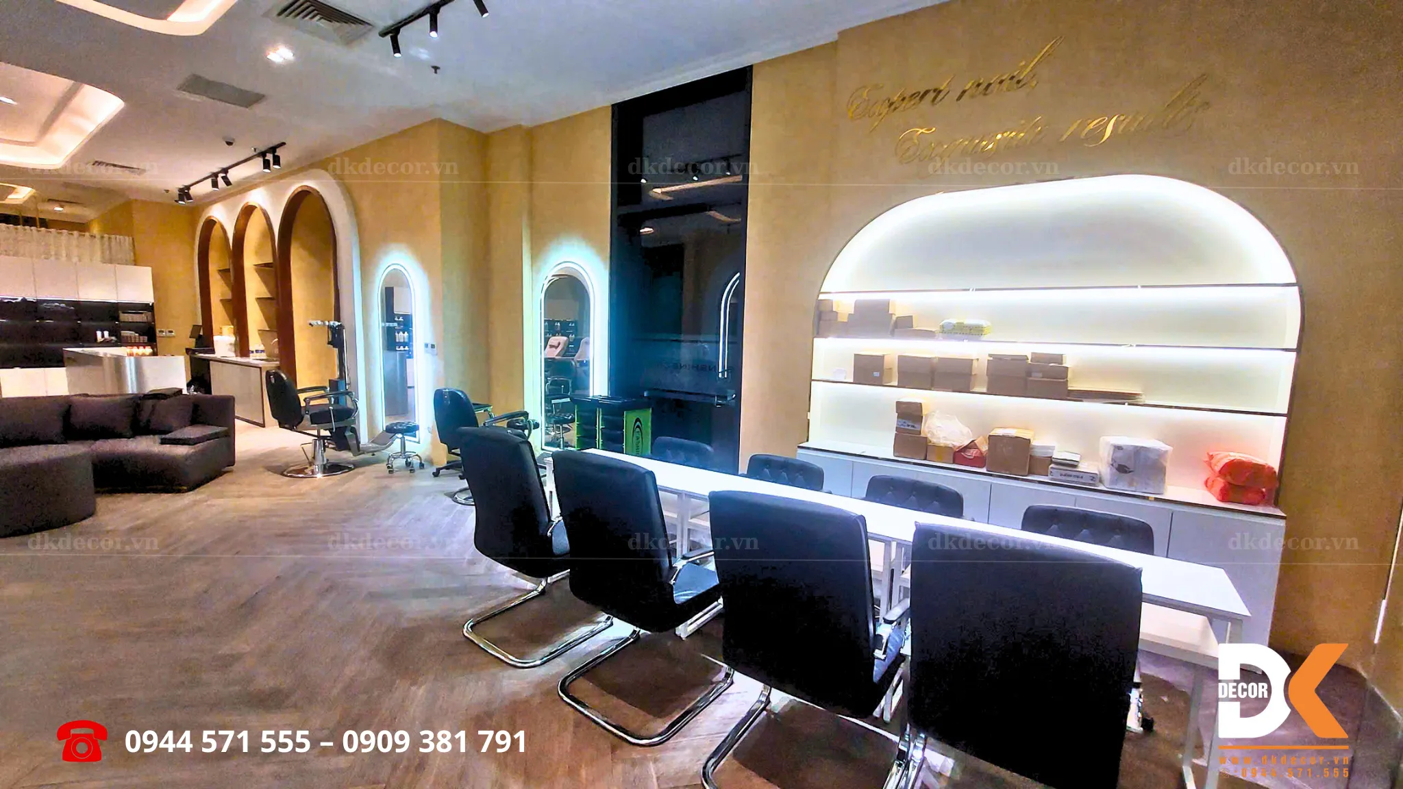 khu vực trưng bày sản phẩm - làm nail -làm tóc 