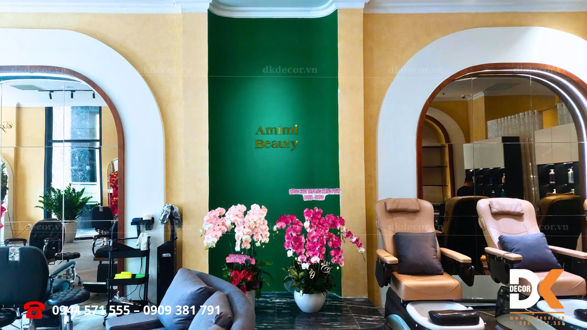 khu trưng bày hoa và logo